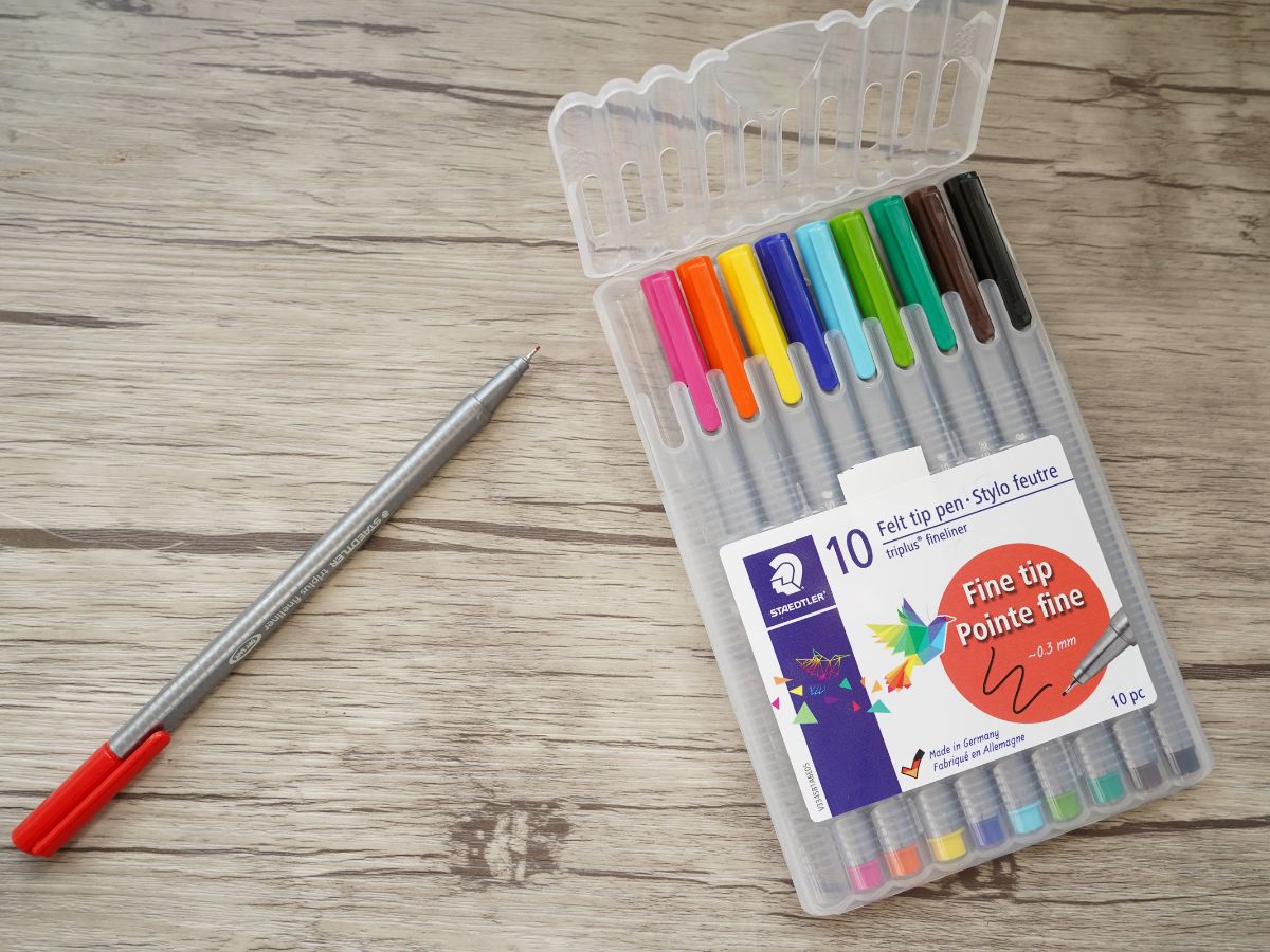 colored fine tipped pens for doodle art