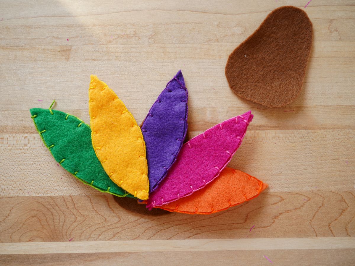 felt turkey feathers on turkey body