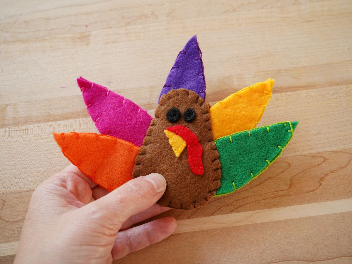 finished thanksgiving felt turkey in person's hand
