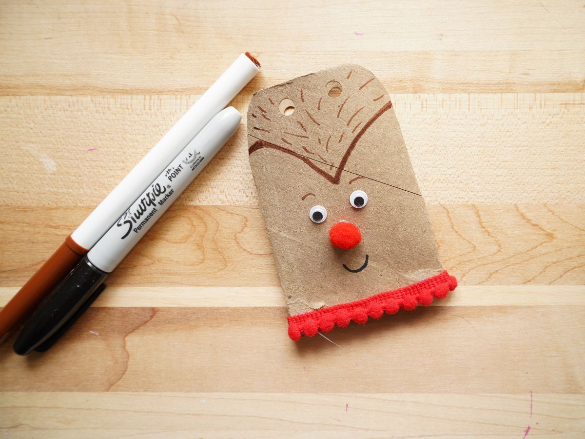 reindeer face drawn on toilet paper roll rudolph with googely eyes and pom pom nose