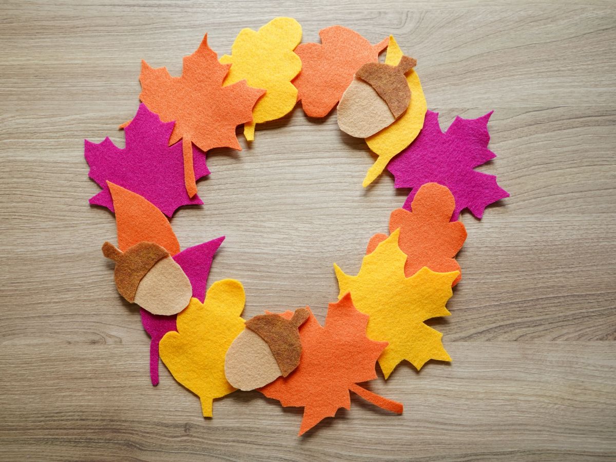 fall felt leaf and acorn wreath on table
