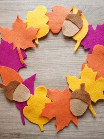 image of fall felt leaf wreath with felt acorns for featured image