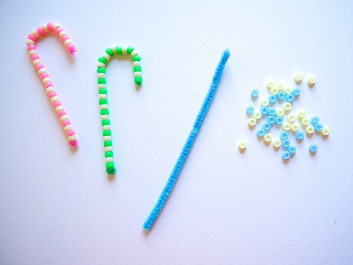 retro colored beads pipe cleaner candy canes with blue pipe cleaner and blue and cream beads being fed on